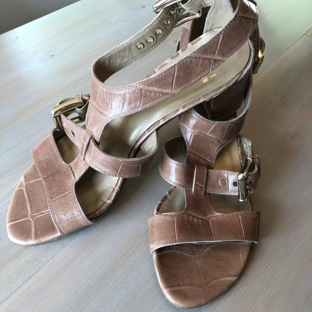 Stuart Weitzman Rimactivity Croco Leather Sandal - Picture 3 of 10